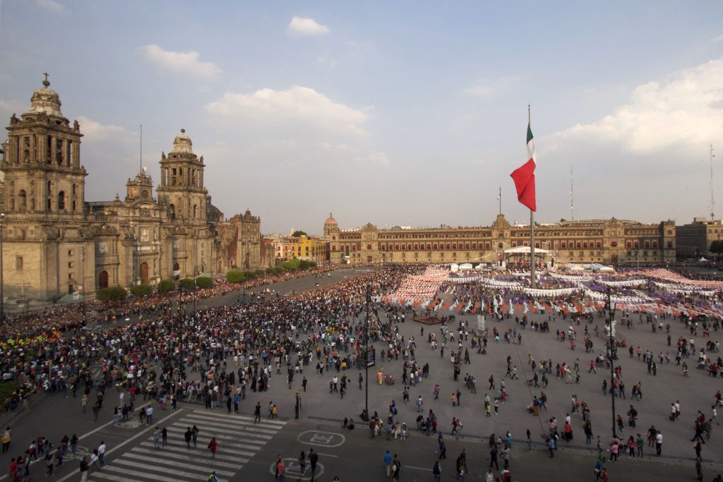 Zócalo (Plaza de la Constitución) – Espacios Públicos